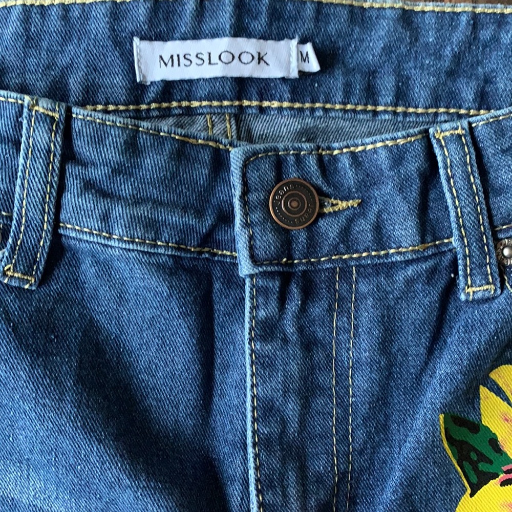 Miss Look - Picture 3 of 9